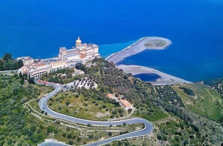 B&B La Casa Du Barone Falcone Bagian luar foto